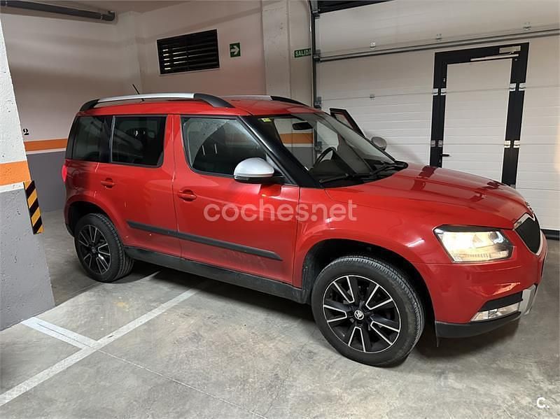 Usado Skoda Yeti Ambition 110 CV (80 kW) 2016 Rojo SUV