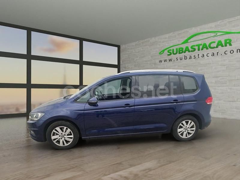 Azul Usado 2022 VW Touran Advance Monovolumen | 21.800 € (Buen precio) - Imagen 1/4