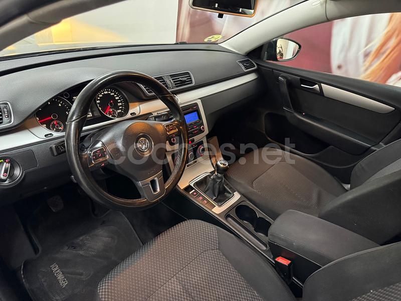 Usado VW Passat Edition 105 CV (77 kW) 2011 Gris / plata Berlina