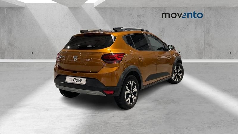 Usado Dacia Sandero Comfort 101 CV (74 kW) 2021 Naranja Berlina