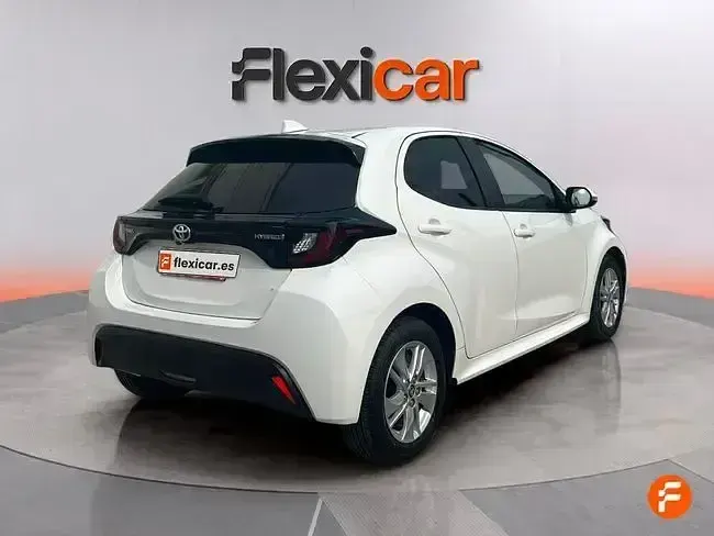 Usado Toyota Yaris Business Edition 116 CV (85 kW) 2022 Blanco Utilitario
