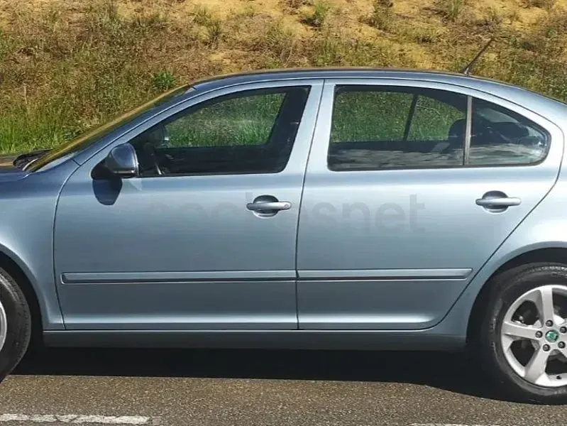 Usado Skoda Octavia Ambition 105 CV (77 kW) 2012 Azul Berlina