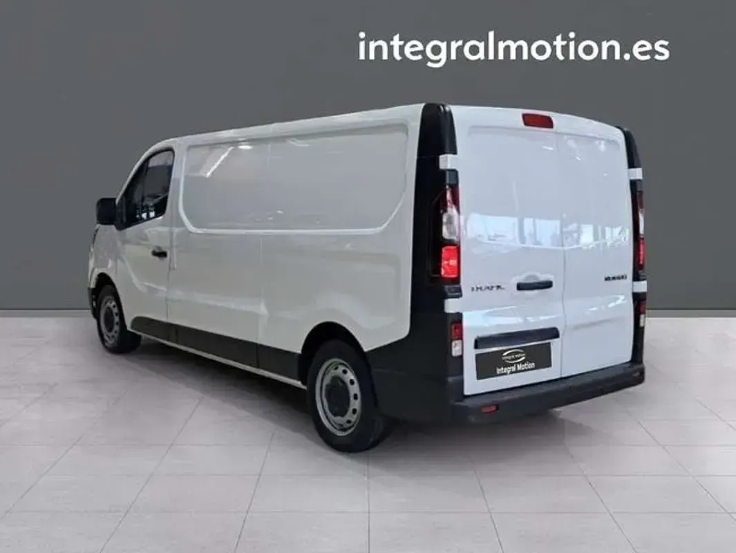 Usado Renault Trafic 131 CV (96 kW) 2023 Blanco Monovolumen