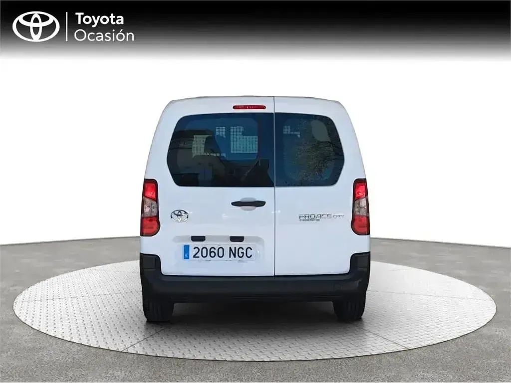Usado Toyota Proace City City 102 CV (75 kW) 2025 Blanco Monovolumen