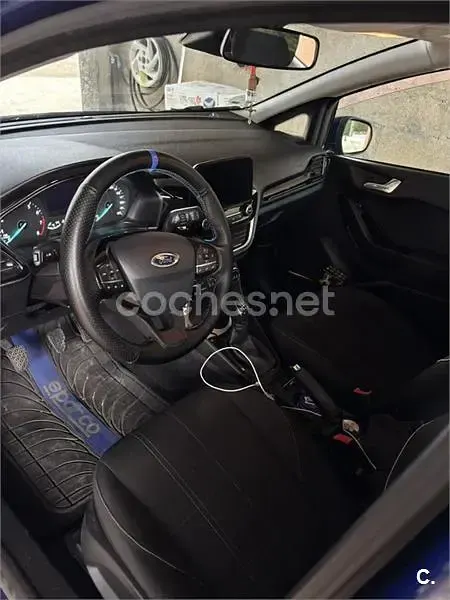 Usado Ford Fiesta Trend 85 CV (62 kW) 2018 Azul Utilitario