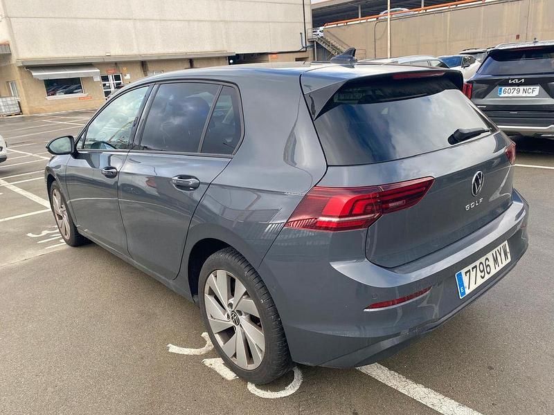 Usado VW Golf VIII 116 CV (85 kW) 2025 Gris Utilitario
