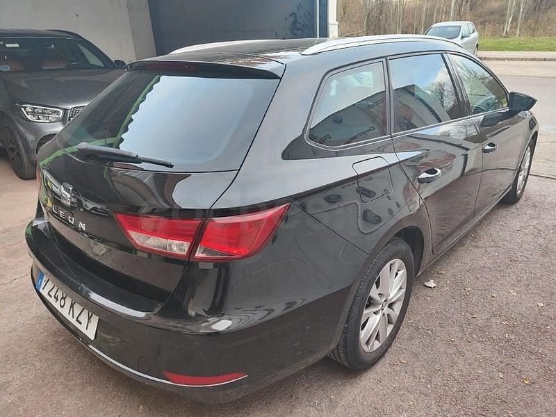 Usado Seat Leon Style 115 CV (84 kW) 2019 Negro Familiar