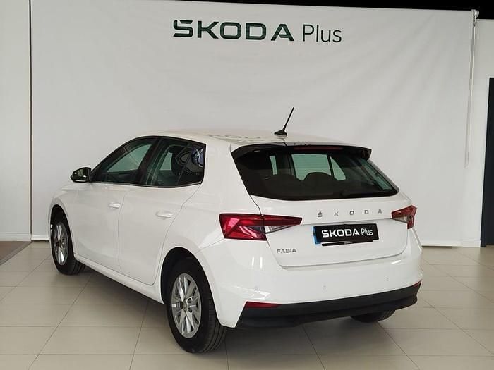 Blanco Usado 2023 Skoda Fabia Ambition Berlina | 15.400 € (Precio justo) - Imagen 1/4