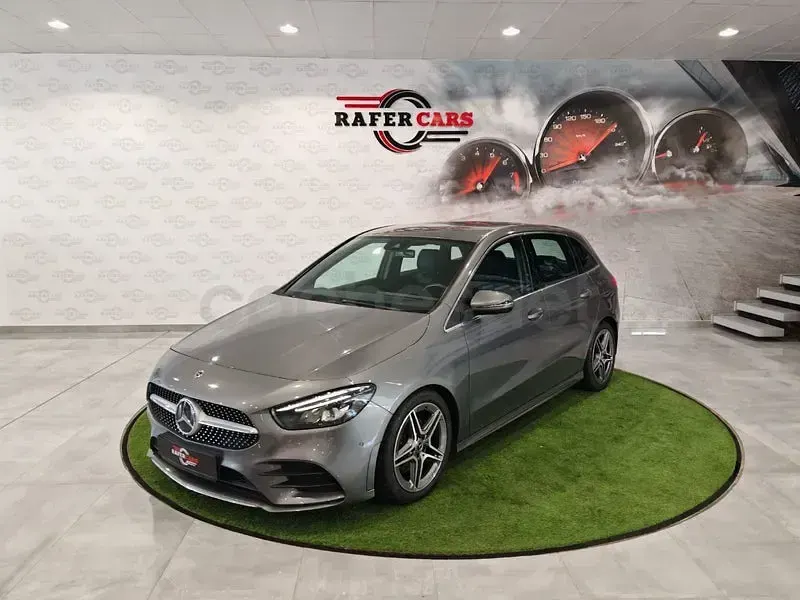 Usado Mercedes B200 150 CV (110 kW) 2019 Gris / plata Utilitario