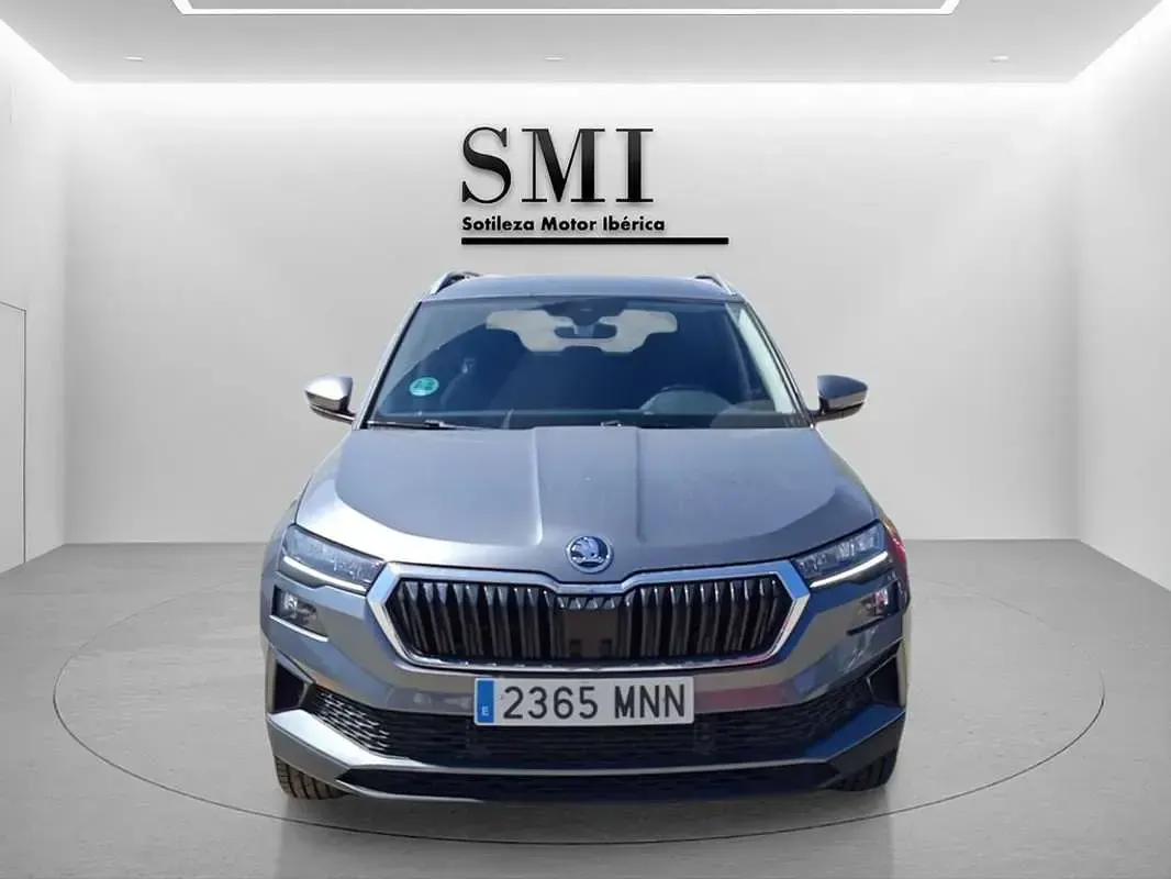 Usado Skoda Karoq Selection 150 CV (110 kW) 2024 Gris SUV