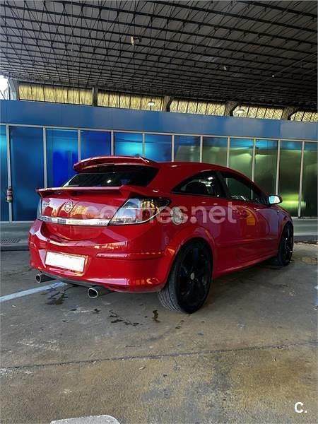 Usado Opel Astra GTC Sport 125 CV (91 kW) 2006 Rojo Berlina