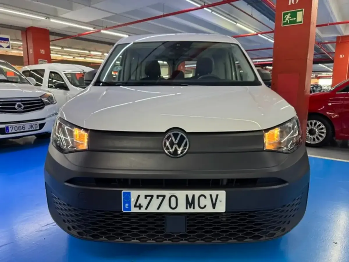 Usado VW Caddy Maxi 102 CV (75 kW) 2022 Blanco Monovolumen