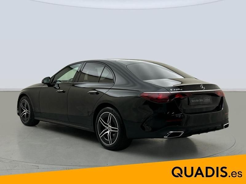 Usado Mercedes E220 197 CV (144 kW) 2025 Negro obsidiana Berlina