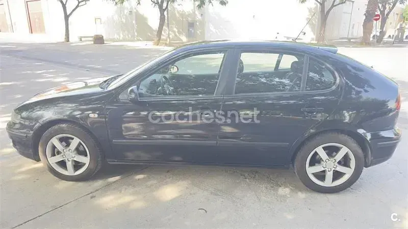 Usado Seat Leon 110 CV (80 kW) 2004 Negro Utilitario