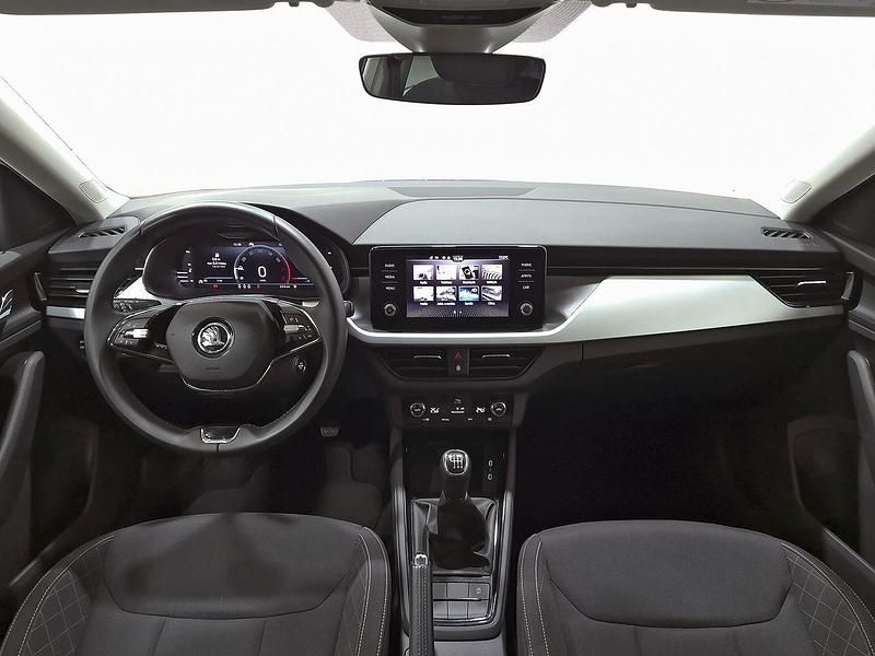 Usado Skoda Scala Ambition 110 CV (80 kW) 2025 Blanco Utilitario