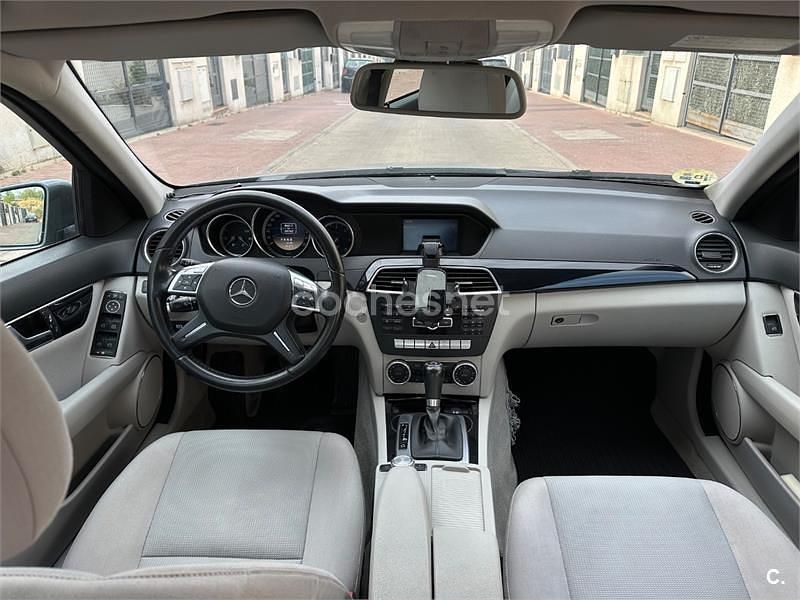 Usado Mercedes C200 Avantgarde 136 CV (100 kW) 2012 Gris / plata Berlina