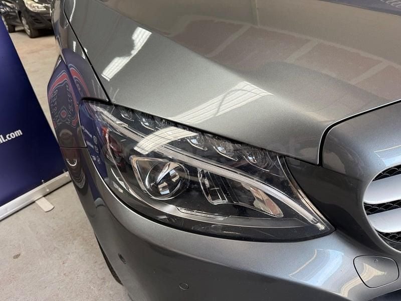 Usado Mercedes C180 156 CV (114 kW) 2017 Gris / plata Familiar