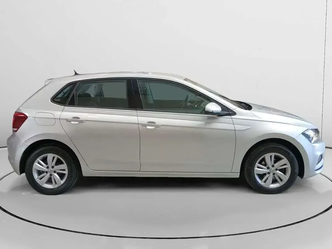 Usado VW Polo Advance 95 CV (69 kW) 2018 Gris Utilitario