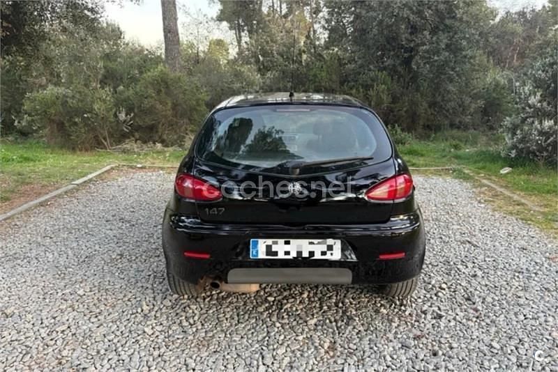 Usado Alfa Romeo 147 Progression 105 CV (77 kW) 2004 Negro Utilitario
