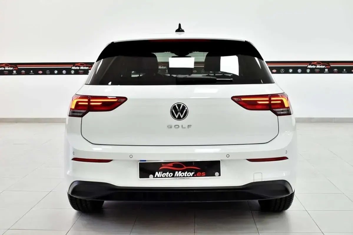 Usado VW Golf VIII Life 116 CV (85 kW) 2022 Blanco Utilitario