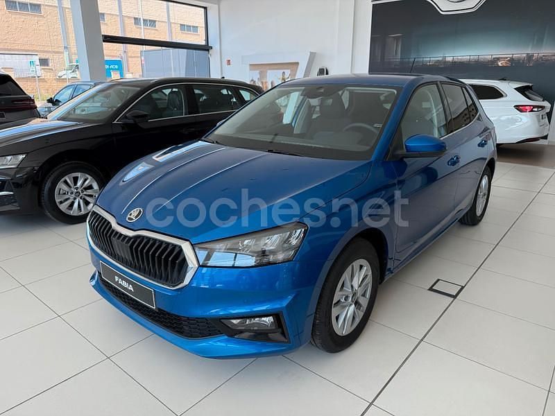 Azul Nuevo 2025 Skoda Fabia Selection Berlina | 20.990 € (Precio justo) - Imagen 1/4