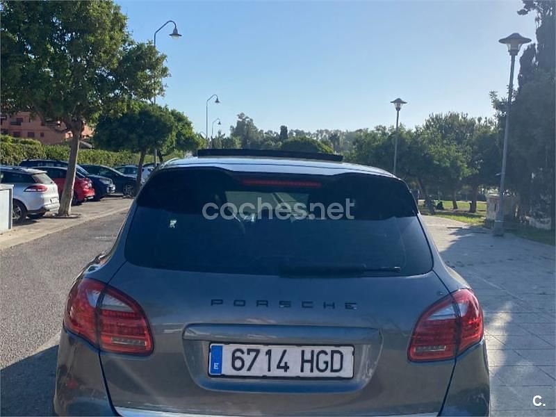 Usado Porsche Cayenne 240 CV (176 kW) 2011 Gris / plata SUV