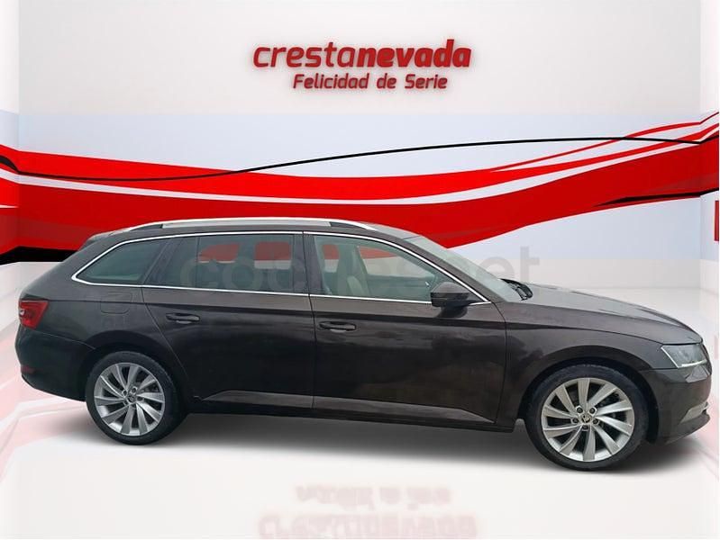 Usado Skoda Superb Style 150 CV (110 kW) 2018 Marrón Familiar