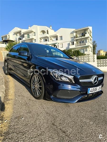 Usado Mercedes CLA220 Shooting Brake AMG line 177 CV (130 kW) 2016 Azul Familiar