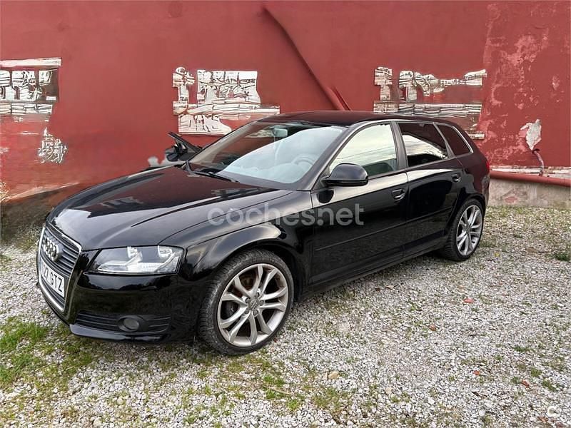 Usado Audi A3 Attraction 105 CV (77 kW) 2010 Negro Berlina