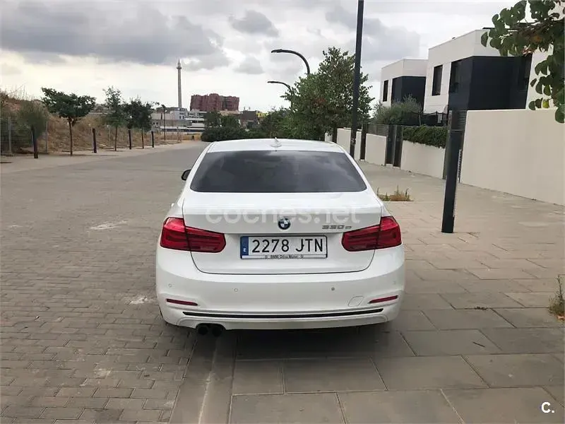 Usado BMW 330e Comfort Edition 252 CV (185 kW) 2016 Blanco Berlina