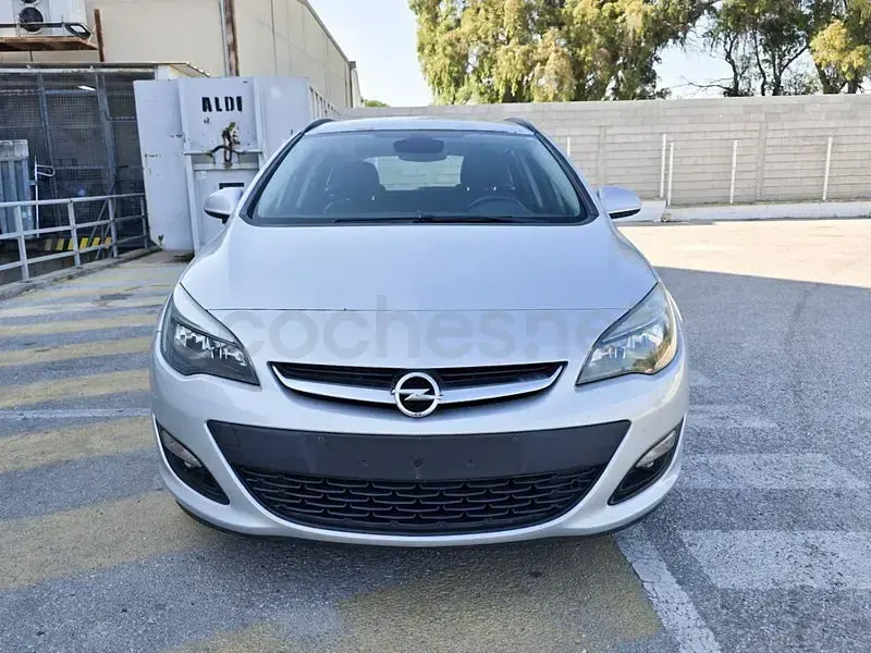 Usado Opel Astra Business 110 CV (80 kW) 2014 Gris / plata Familiar