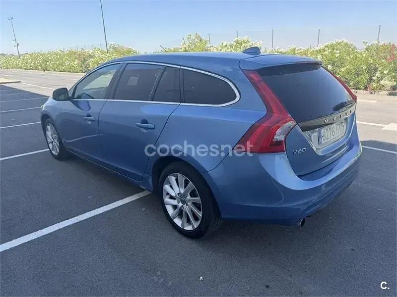 Usado Volvo V60 Momentum 115 CV (84 kW) 2013 Azul Familiar