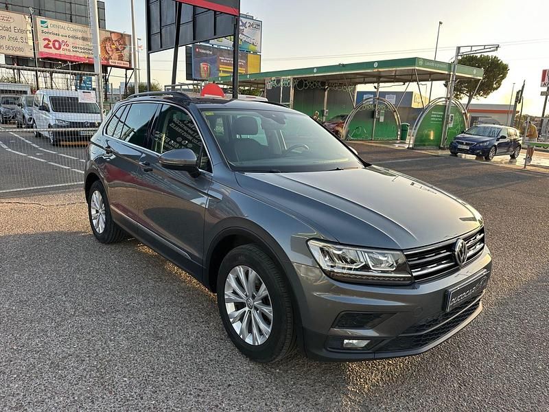 Usado VW Tiguan Life 150 CV (110 kW) 2021 Gris SUV