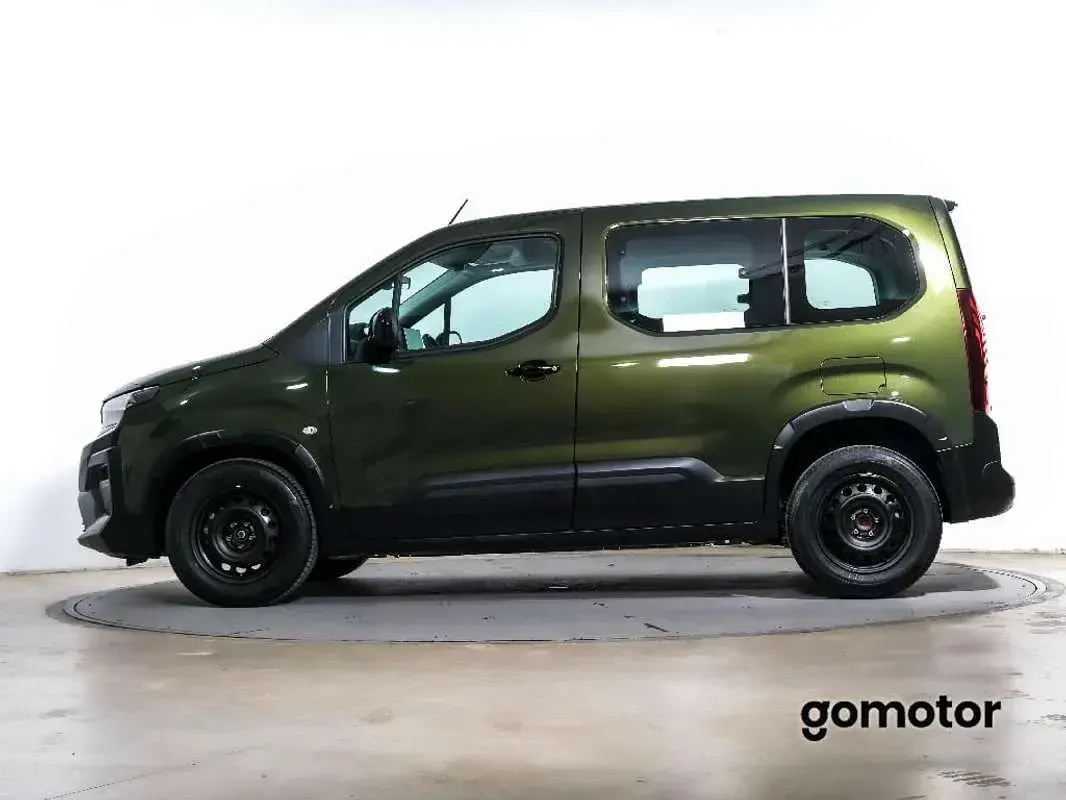 Usado Peugeot Rifter Allure 101 CV (74 kW) 2025 Verde Monovolumen