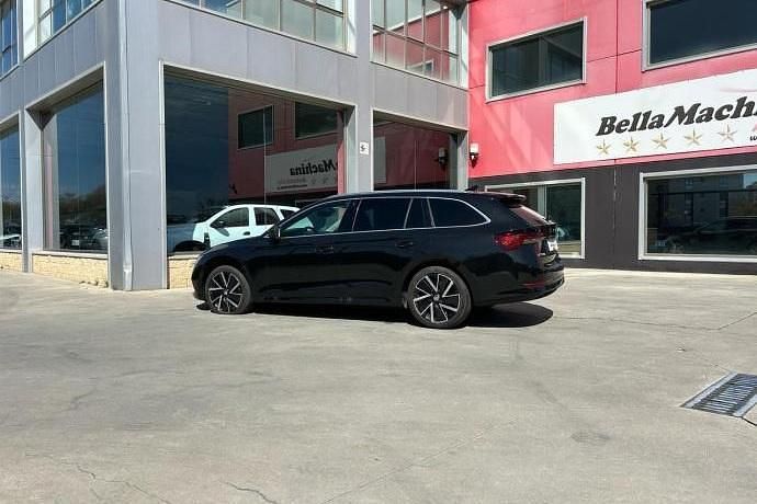 Usado Skoda Octavia Style 151 CV (111 kW) 2020 Negro Familiar