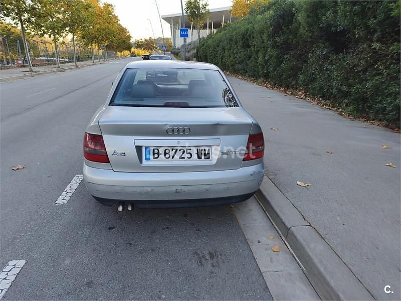 Gris / plata Usado 2000 Audi A4 Berlina | 1600 € - Imagen 1/4
