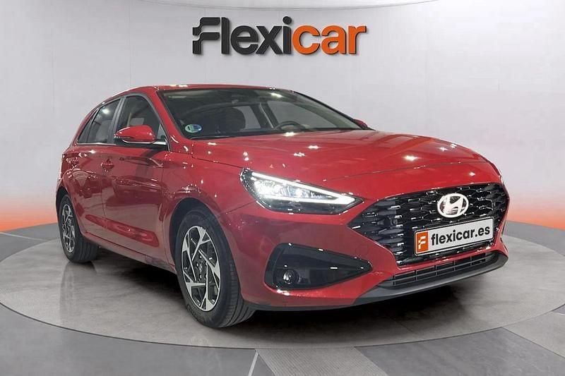 Rojo Usado 2024 Hyundai i30 Berlina | 18.690 € (Precio justo) - Imagen 1/4
