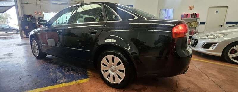 Usado Audi A4 140 CV (102 kW) 2006 Negro Berlina