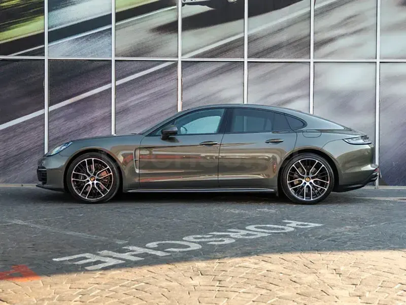 Usado Porsche Panamera 4 Platinum Edition 462 CV (339 kW) 2023 Verde Utilitario