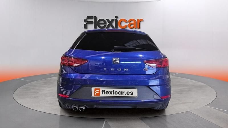 Usado Seat Leon FR 150 CV (110 kW) 2018 Violeta Berlina