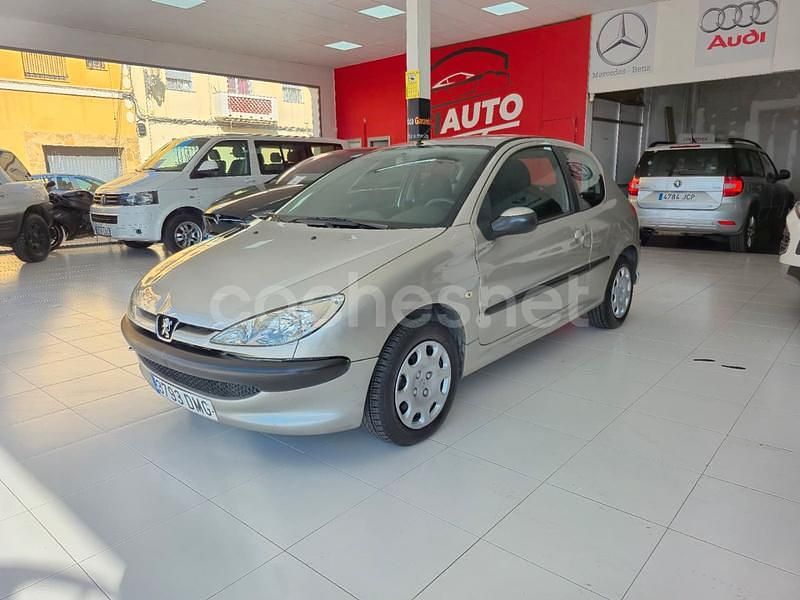 Gris / plata Usado 2005 Peugeot 206 Berlina | 3599 € (Precio justo) - Imagen 1/4