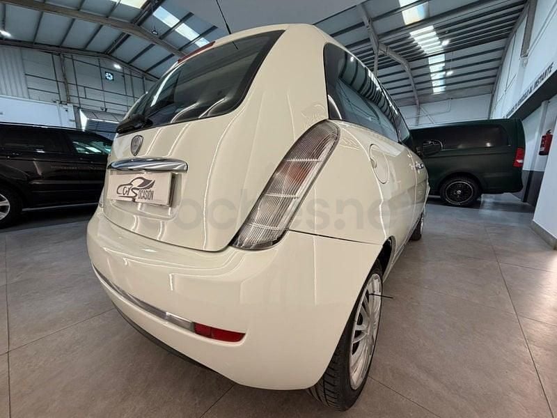 Usado Lancia Ypsilon Platinum 69 CV (50 kW) 2016 Blanco Utilitario