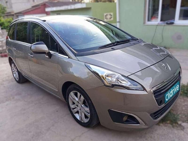 Usado Peugeot 5008 Style 114 CV (83 kW) 2014 Beige Monovolumen