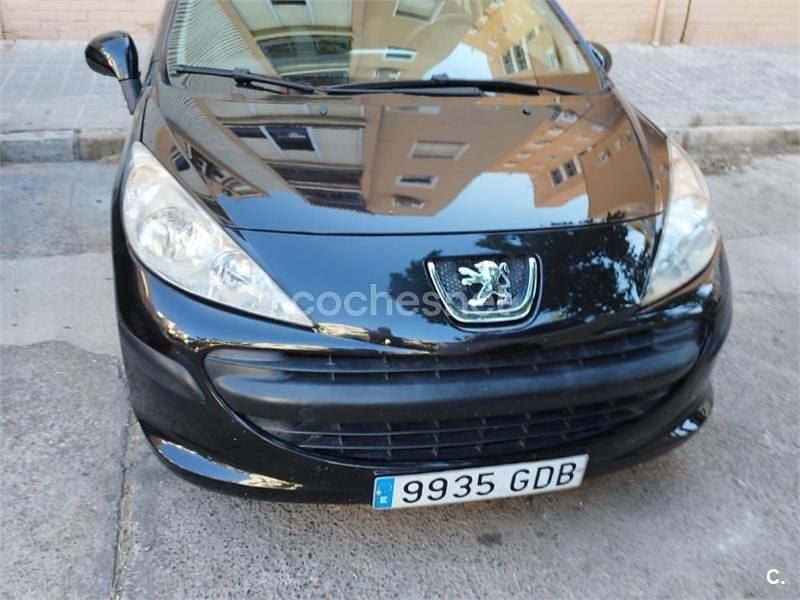 Usado Peugeot 207 70 CV (51 kW) 2008 Negro Berlina