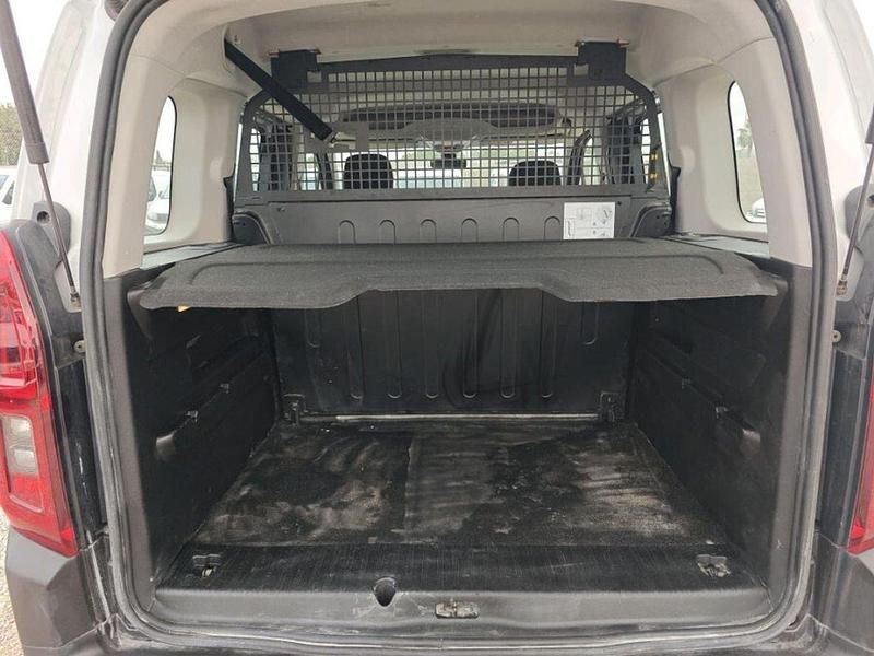 Usado Fiat Doblò 102 CV (75 kW) 2023 Blanco Monovolumen