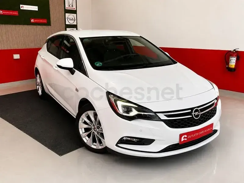 Usado Opel Astra Selective 136 CV (100 kW) 2018 Blanco Berlina