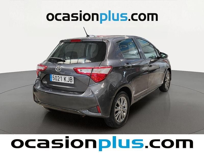 Usado Toyota Yaris Active 69 CV (50 kW) 2018 Gris Utilitario
