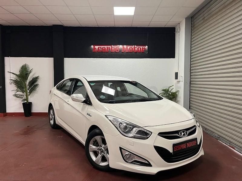 Usado Hyundai i40 136 CV (100 kW) 2013 Blanco Berlina
