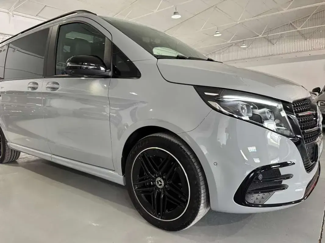 Usado Mercedes V300 Avantgarde 239 CV (175 kW) 2025 Gris Monovolumen
