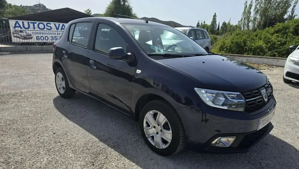 Usado Dacia Sandero Comfort 90 CV (66 kW) 2020 Azul Utilitario